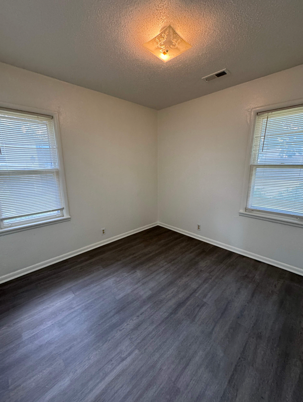 209 Commercial St - Photo 6 of 10