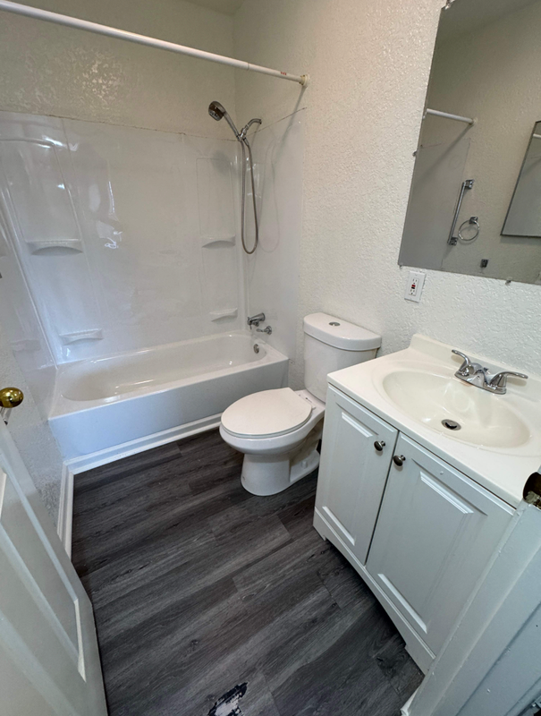 209 Commercial St - Photo 7 of 10