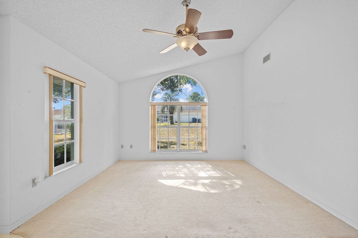 1247 Venetia Dr - Photo 2 of 18