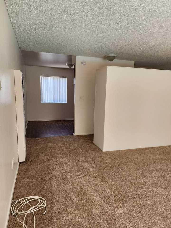 Portofino Apartments - Photo 4 of 26