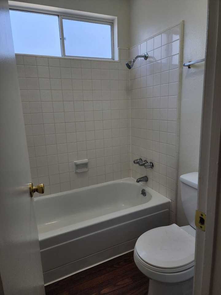 Portofino Apartments - Photo 7 of 26