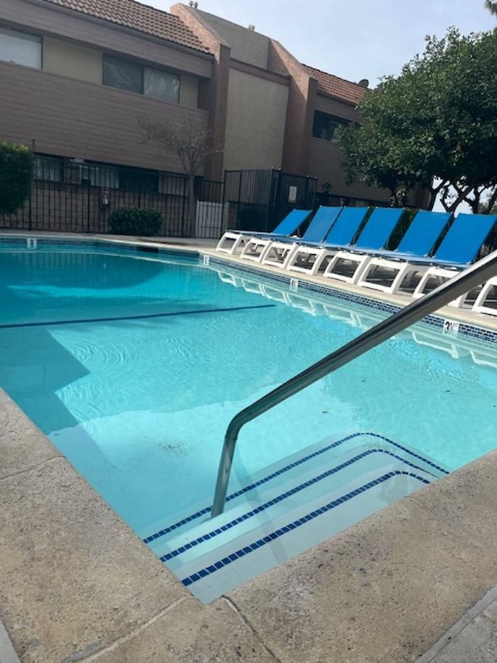 Gresham Townhomes - Photo 2 of 6