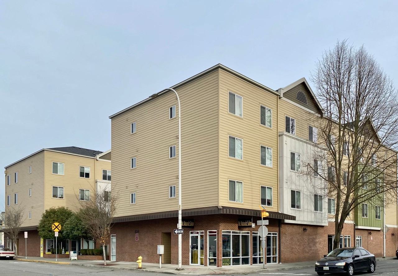 Divine Suites at Downtown Renton - Photo 3 of 21