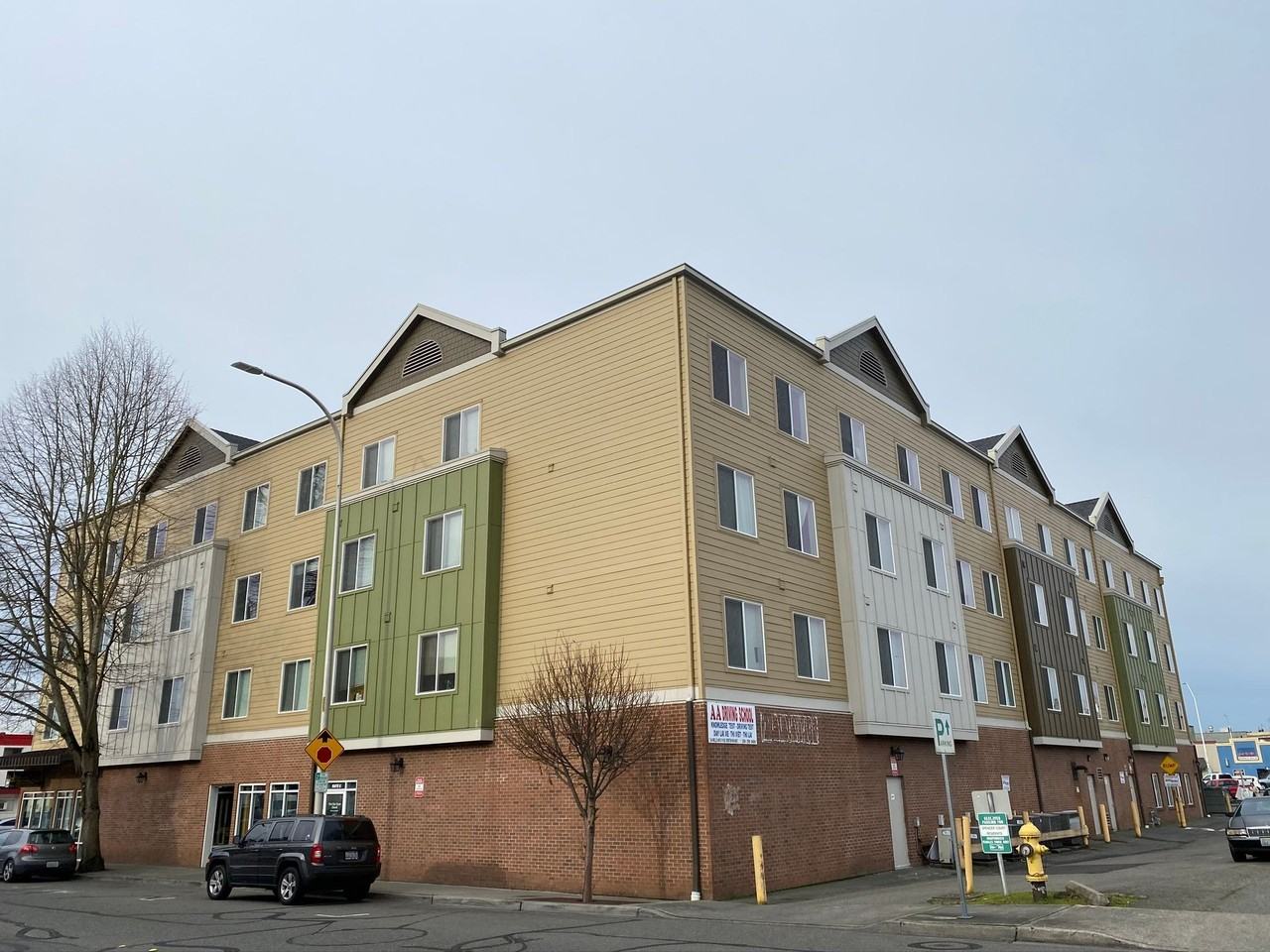 Divine Suites at Downtown Renton - Photo 4 of 21