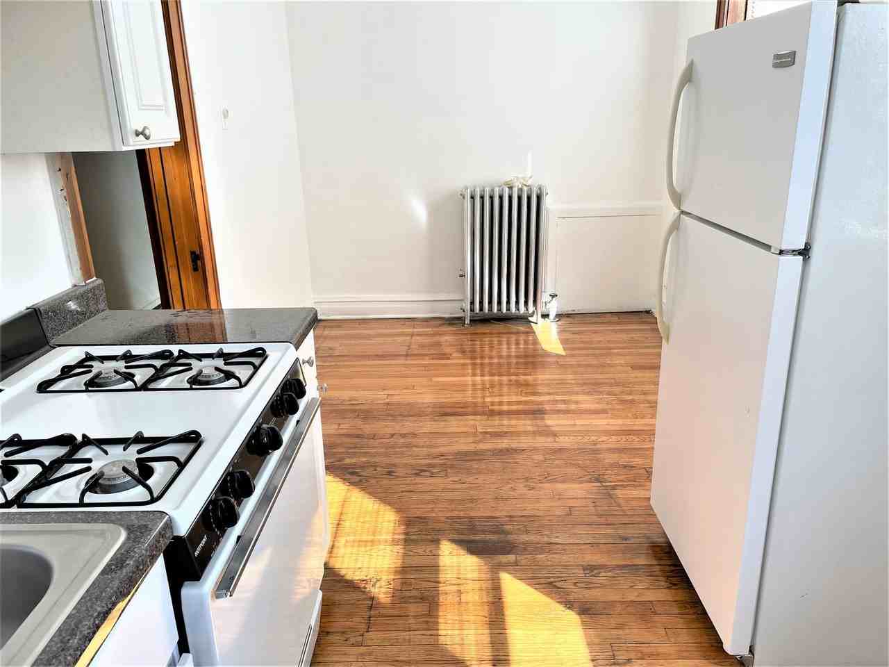 4824 W Addison St - Photo 4 of 17