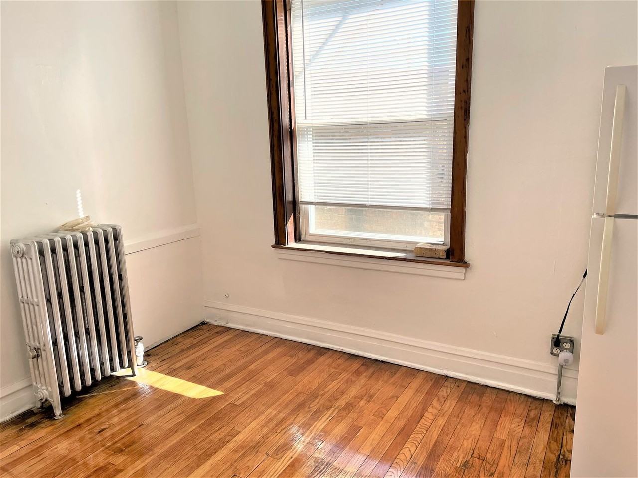 4824 W Addison St - Photo 6 of 17