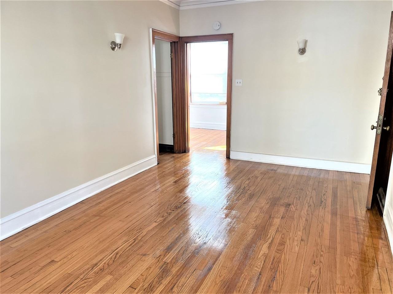 4824 W Addison St - Photo 7 of 17