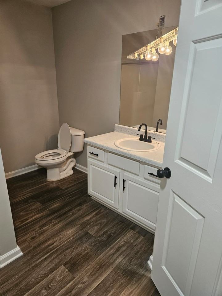 Chelsea Court Apartments - Photo 3 of 16