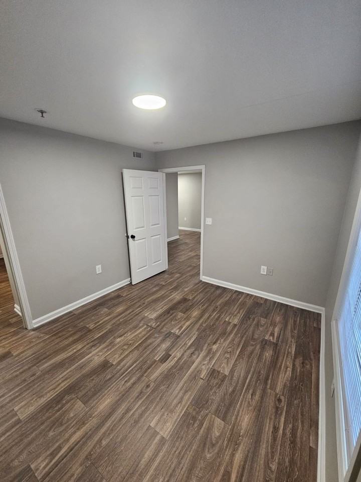 Chelsea Court Apartments - Photo 6 of 16