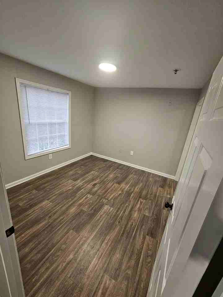 Chelsea Court Apartments - Photo 7 of 16