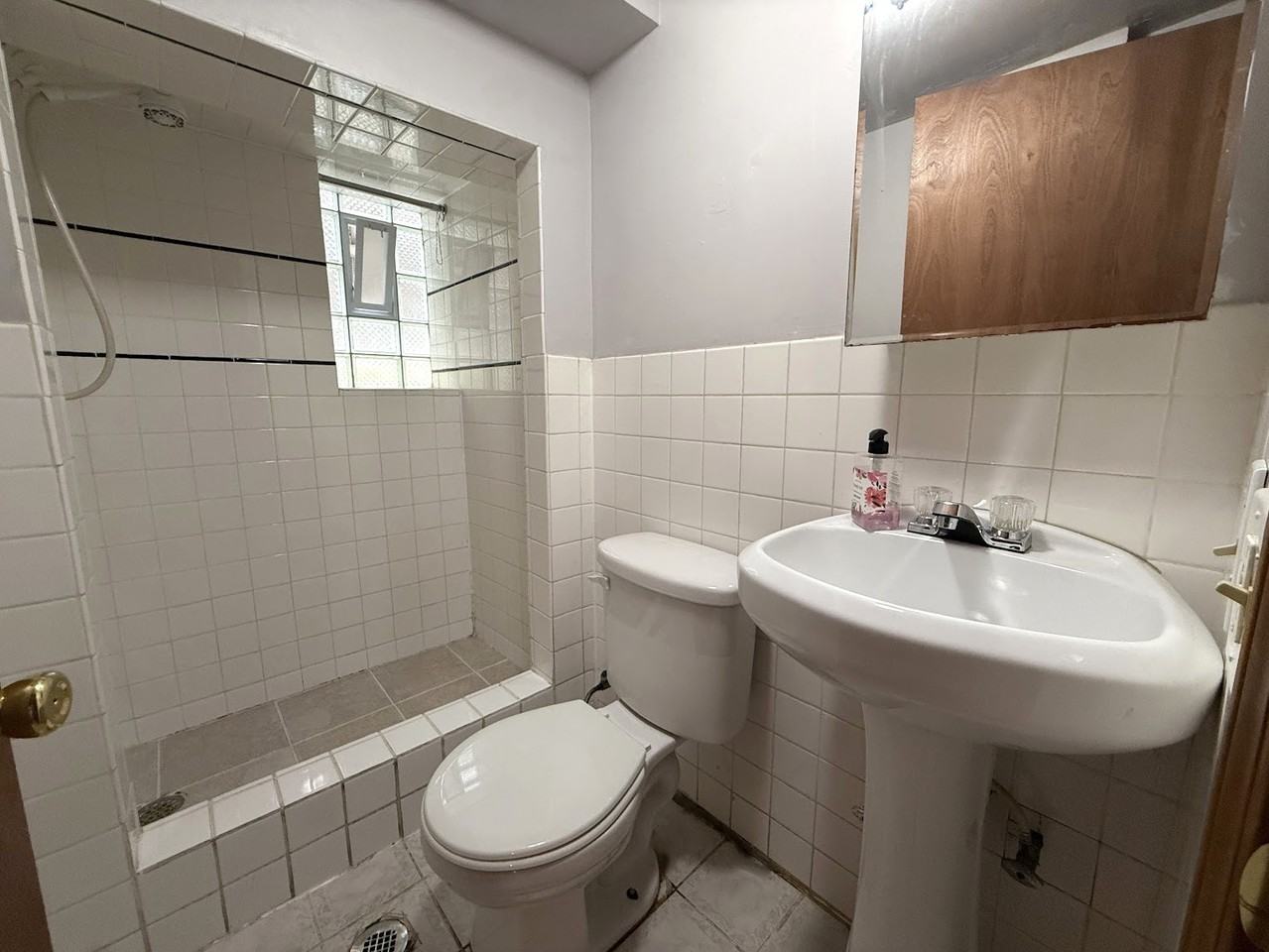 4527 North Christiana Avenue - Photo 3 of 8