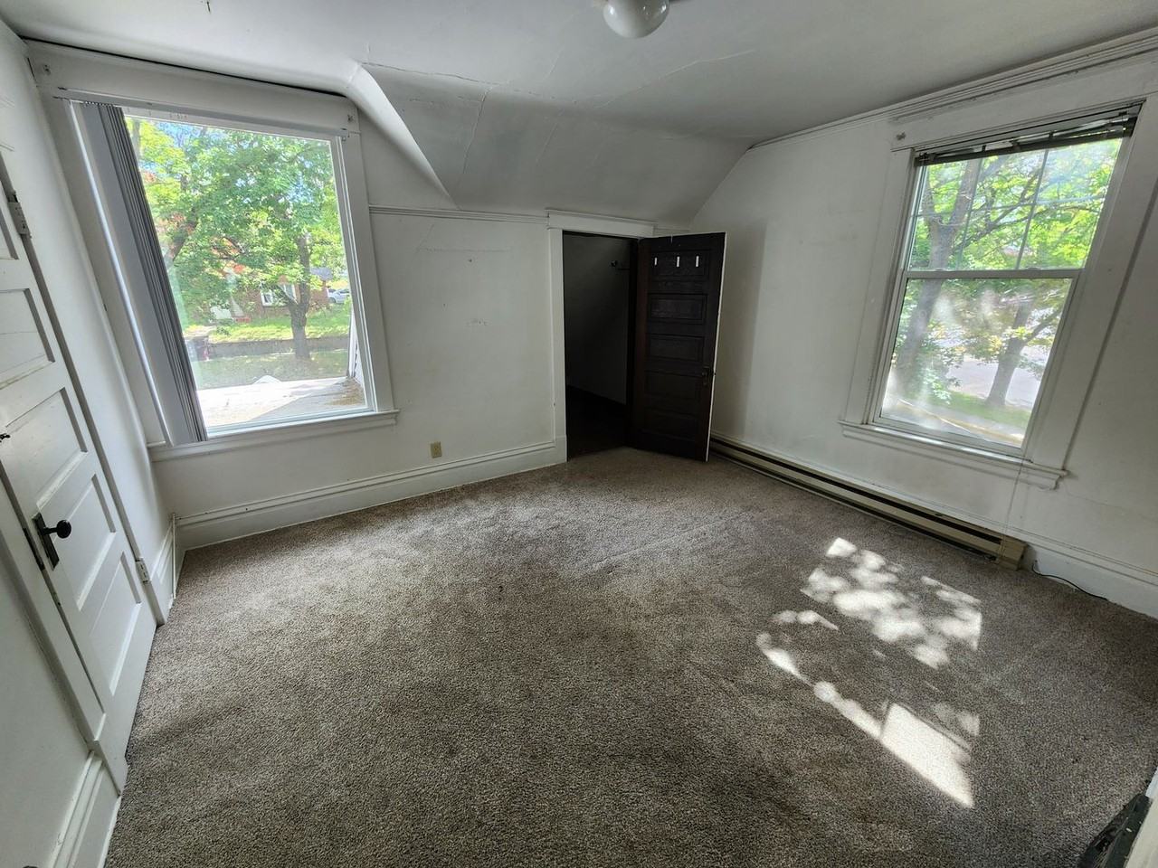 455 NE Campus Street - Photo 5 of 26