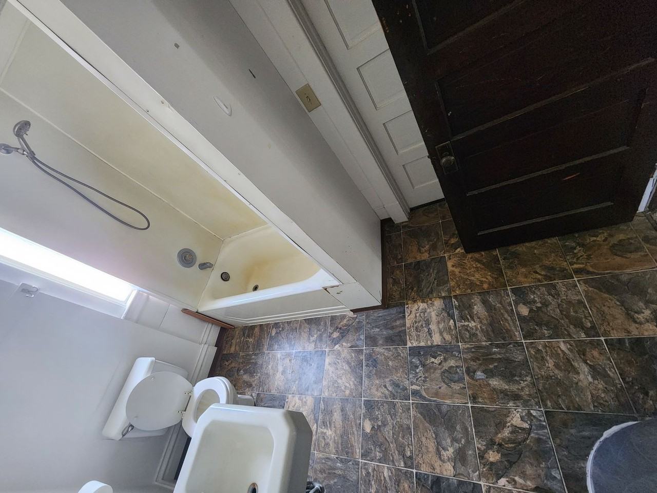 455 NE Campus Street - Photo 7 of 26