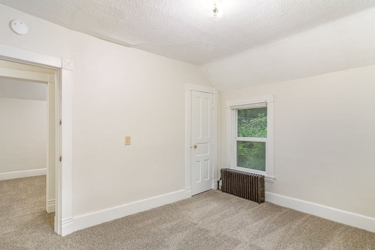 48 King St E - Photo 2 of 26