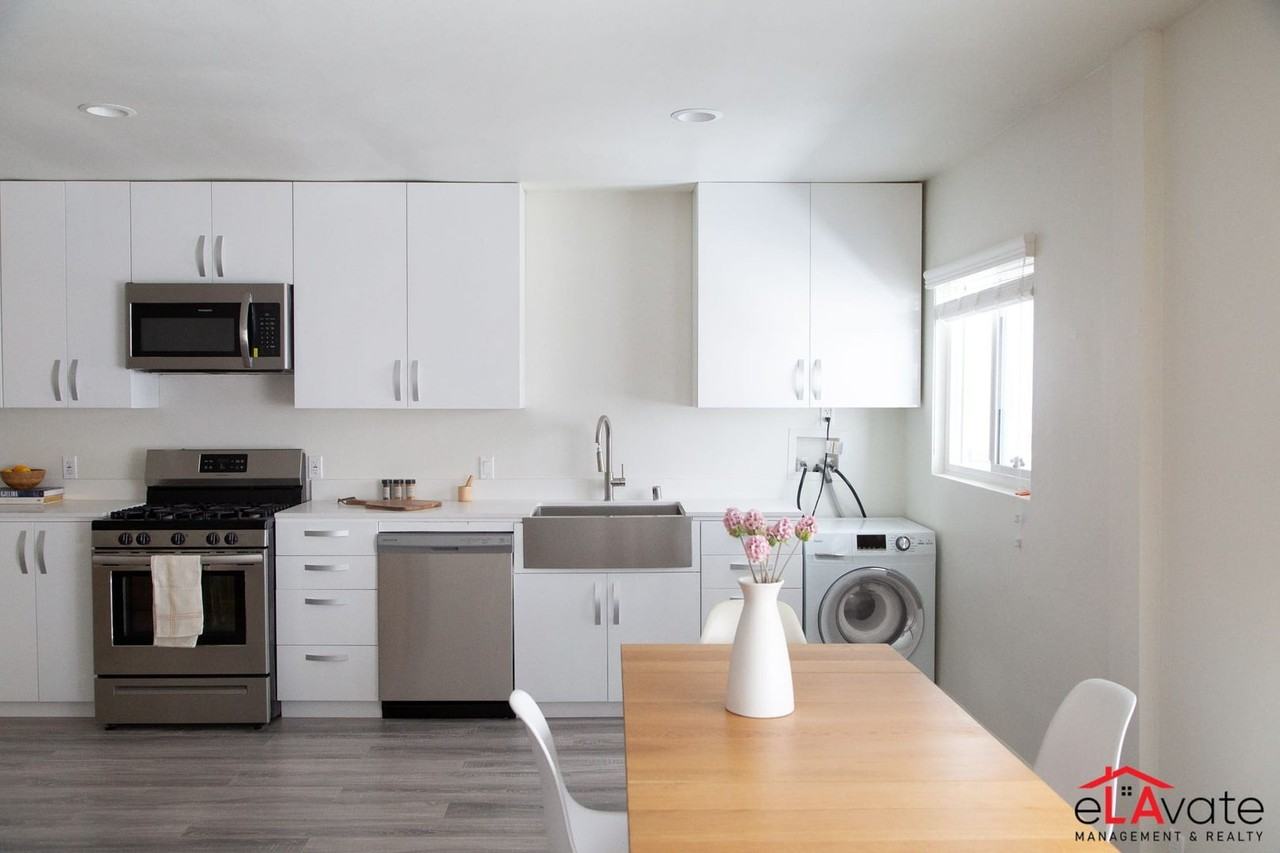 7006 Lanewood Ave. - Photo 2 of 23