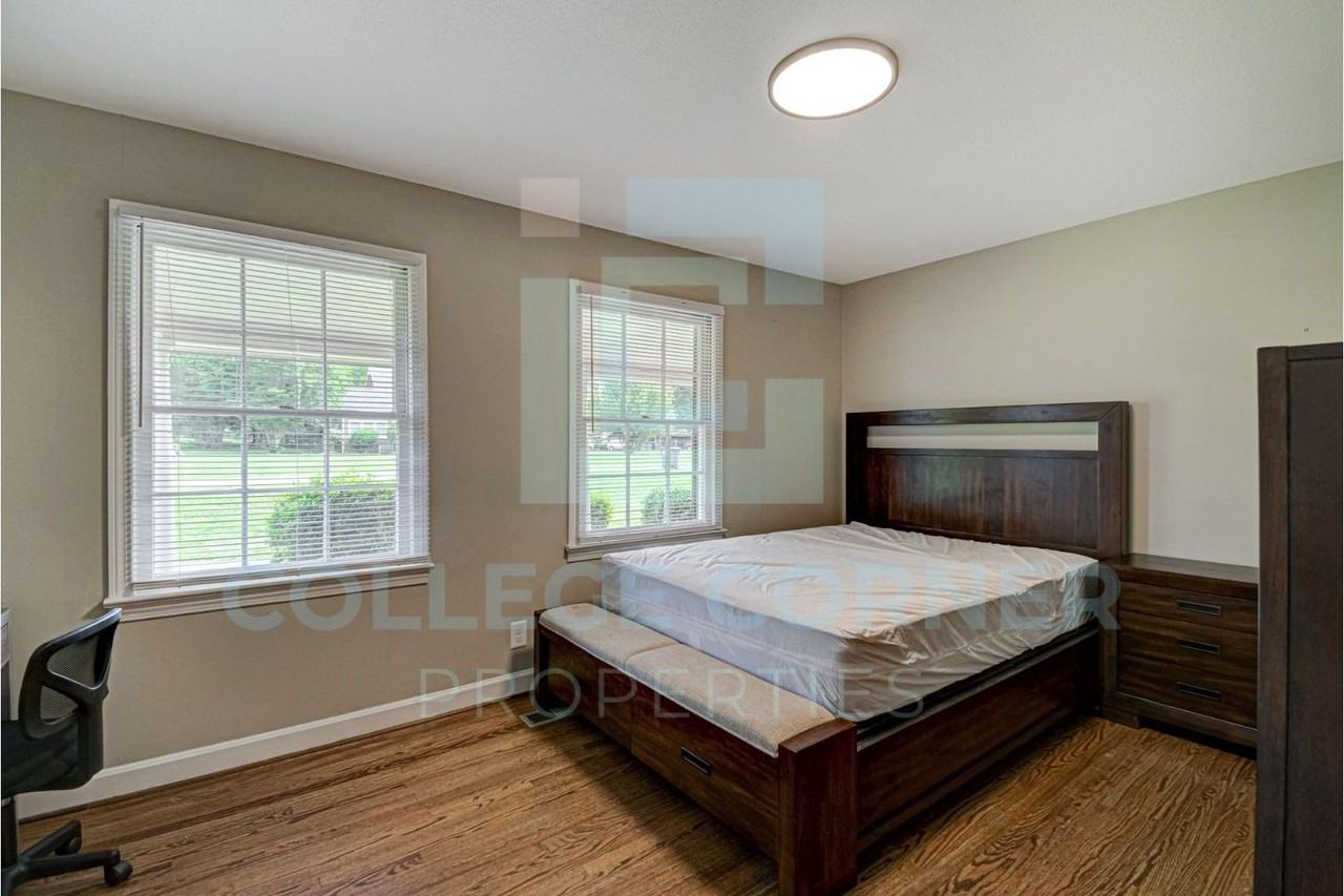 810 Polo Rd - Photo 5 of 26