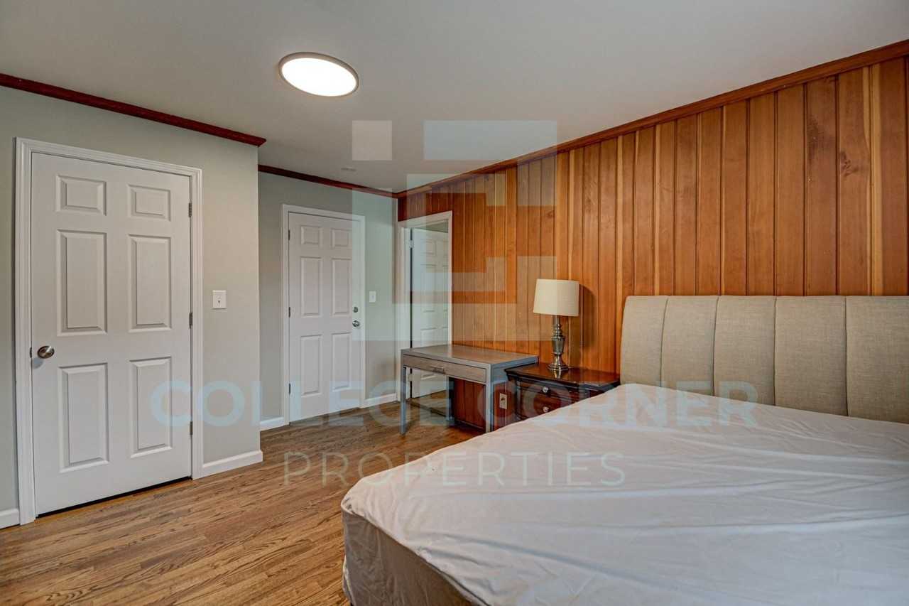 810 Polo Rd - Photo 6 of 26
