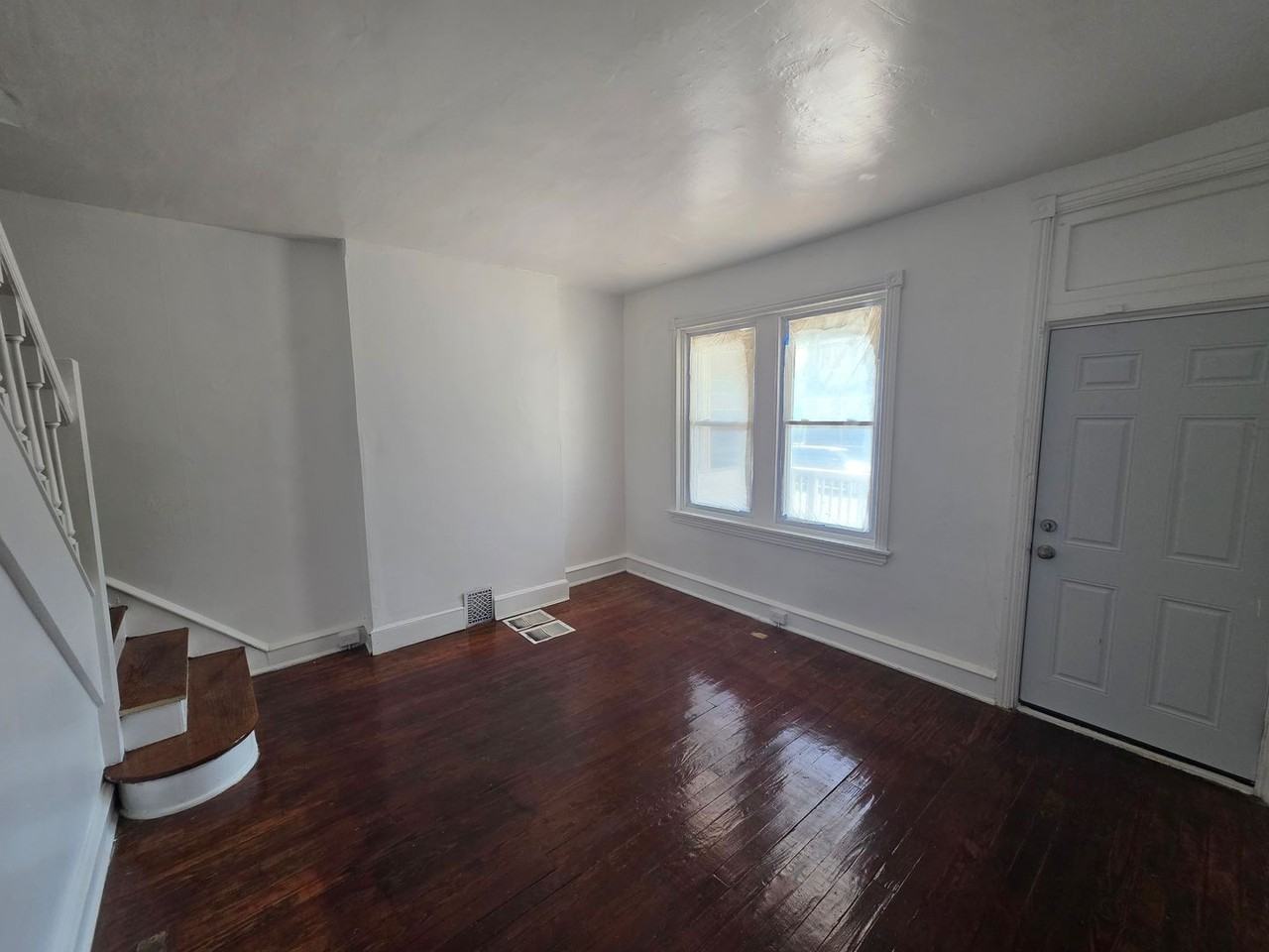 2205 Jessup St - Photo 3 of 17