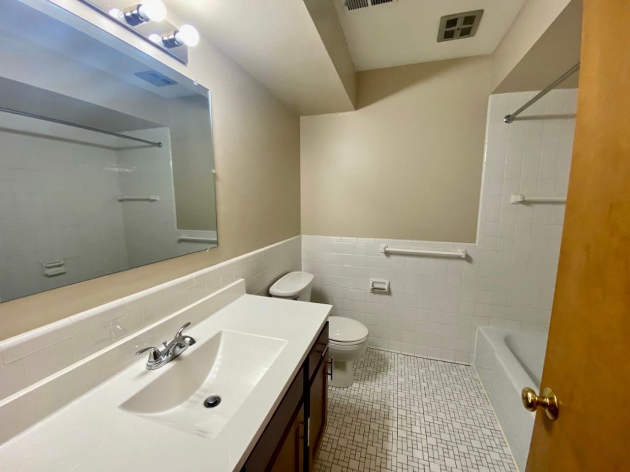 1970 Burton St Se - Photo 4 of 18