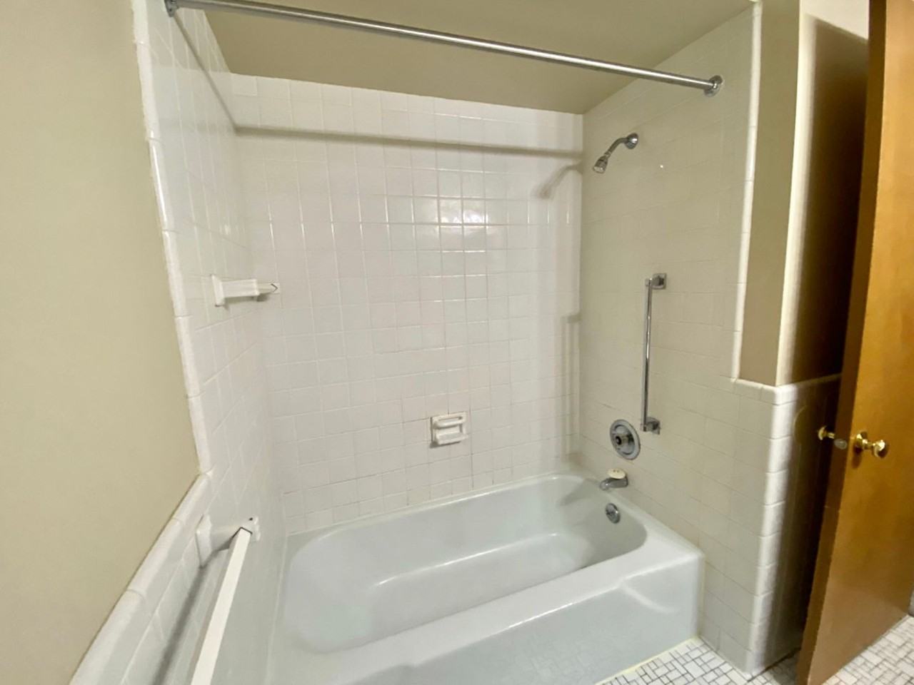 1970 Burton St Se - Photo 5 of 18