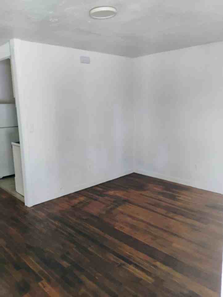 921 Mimosa Dr - Photo 2 of 9