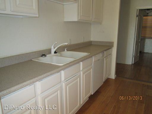209 S Bowie Ave - Photo 3 of 7