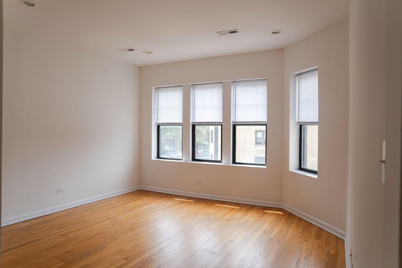 2504 W Catalpa Ave #2 - Photo 3 of 14
