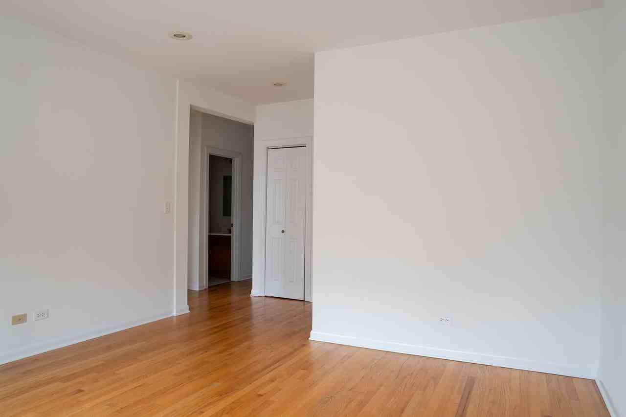 2504 W Catalpa Ave #2 - Photo 4 of 14