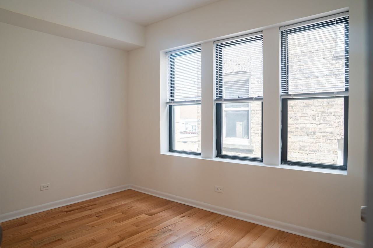 2504 W Catalpa Ave #2 - Photo 5 of 14