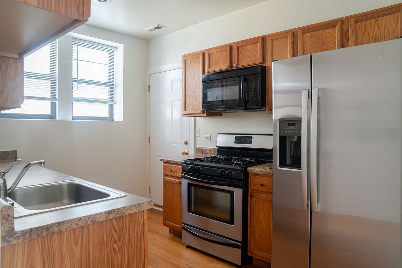2504 W Catalpa Ave #2 - Photo 7 of 14