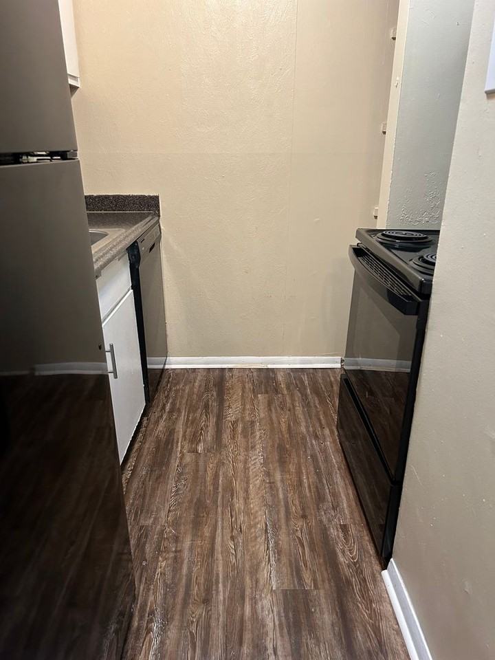 The New Meridian Apartments - Photo 2 of 8