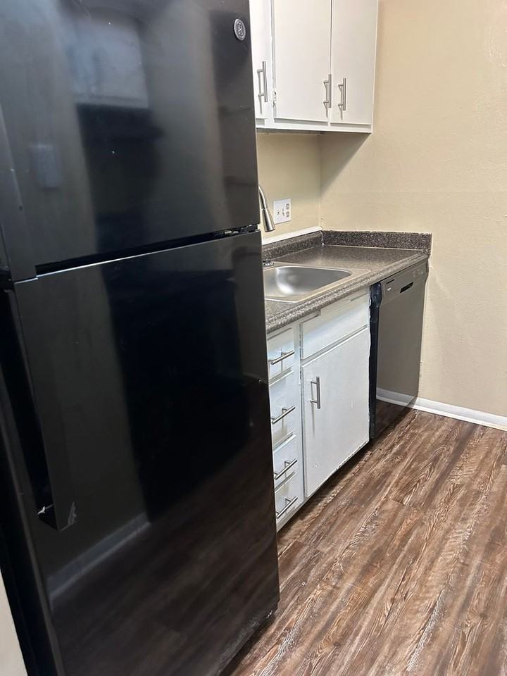 The New Meridian Apartments - Photo 3 of 8