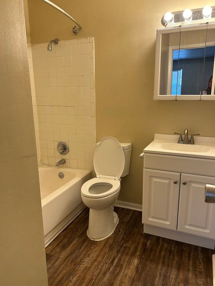 The New Meridian Apartments - Photo 6 of 8