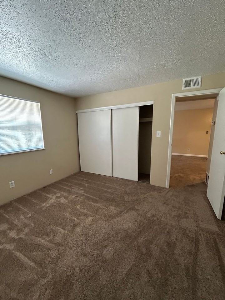 The New Meridian Apartments - Photo 7 of 8