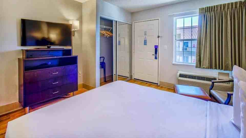 18405 North 27th Avenue - Photo 5 of 13