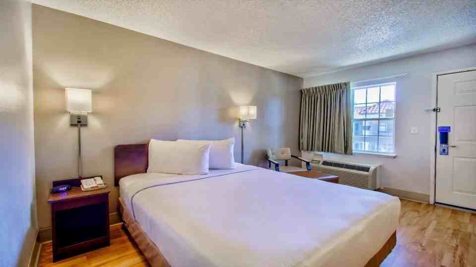 18405 North 27th Avenue - Photo 6 of 13