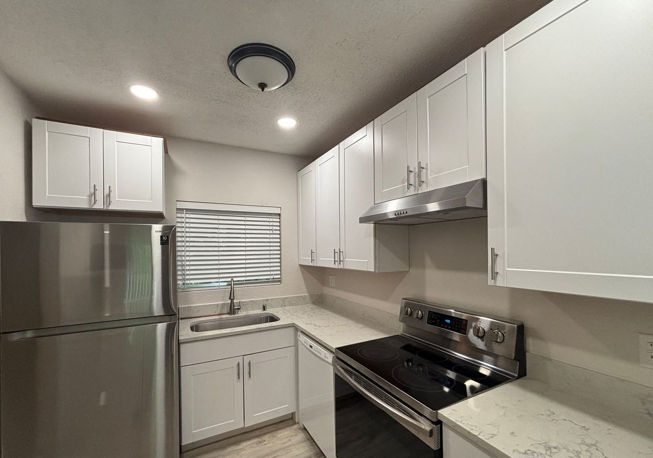 14517 Northeast 40th Street - Photo 7 of 9