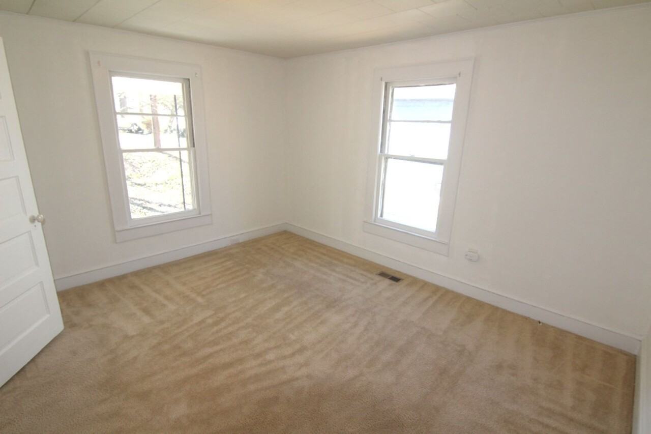 512 W 8th St - Photo 4 of 13