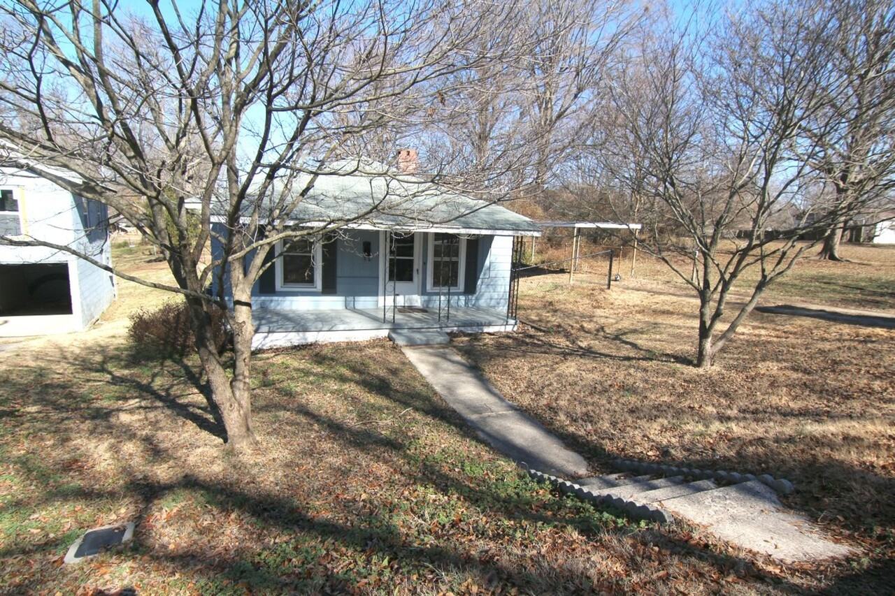 512 W 8th St - Photo 7 of 13