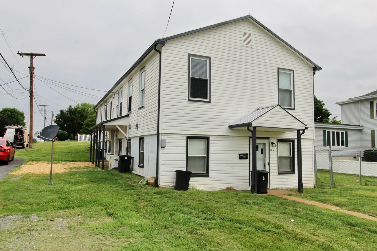 98 Lee Ave - Photo 4 of 15