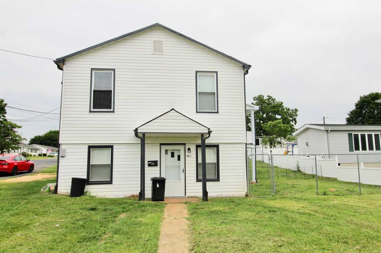 209 E Spotswood Ave - Photo 3 of 16