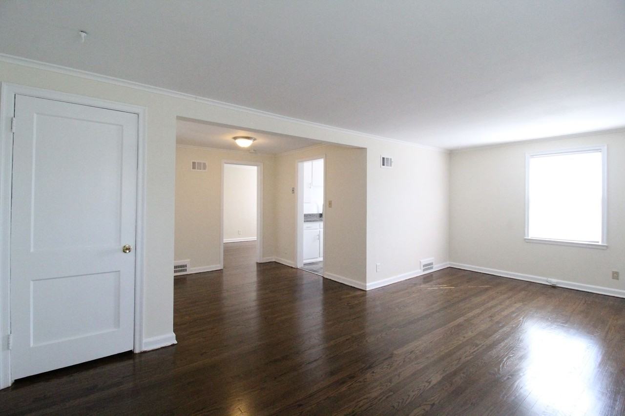 310 E 27th Ave - Photo 3 of 8