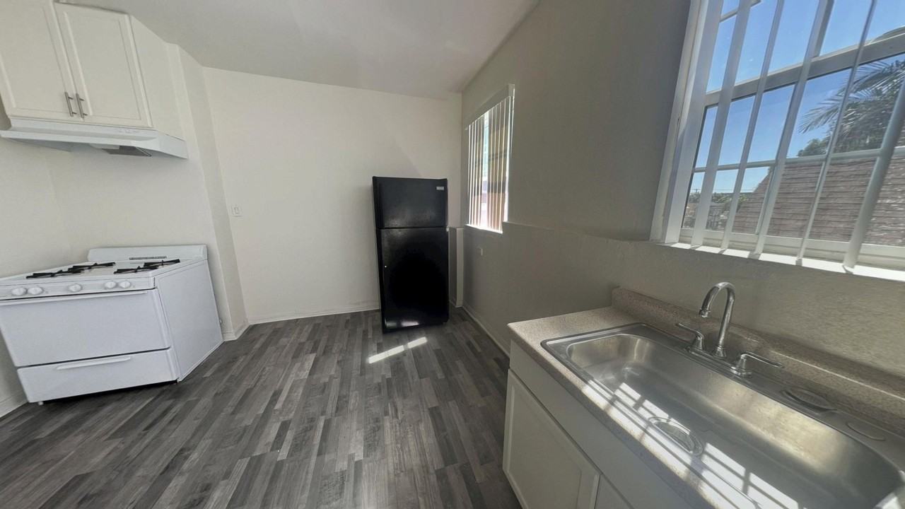 405 Soto. - Photo 6 of 10