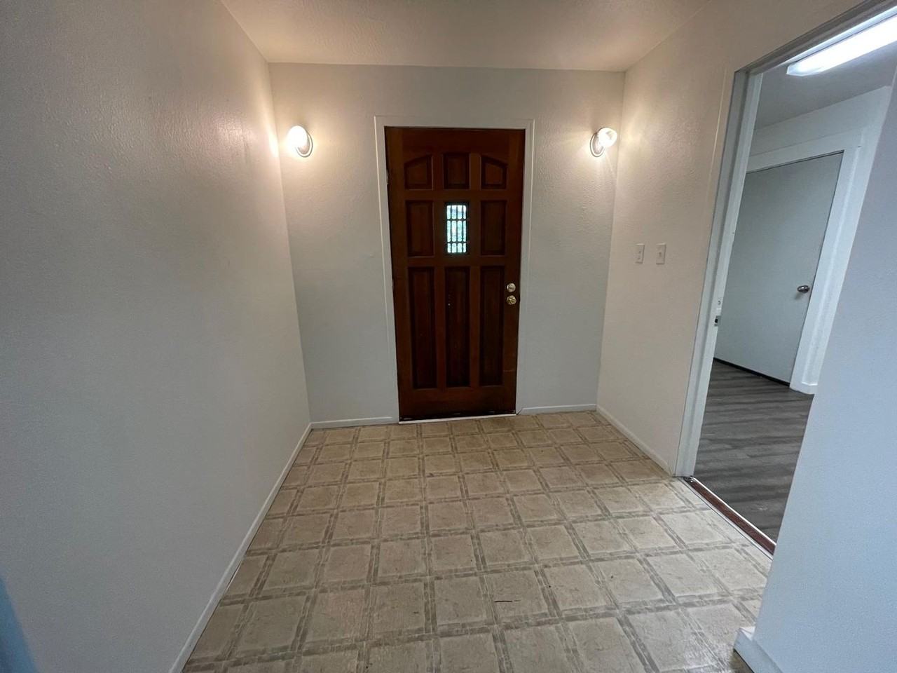 669 S Main St - Photo 5 of 22