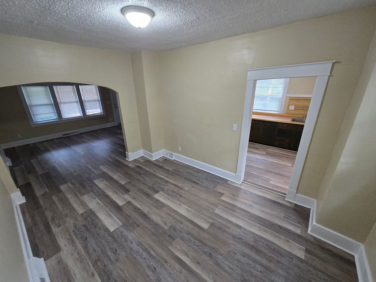 315 Stanley Ct - Photo 2 of 11