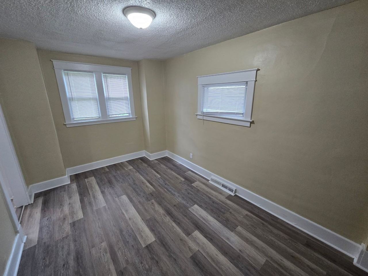 315 Stanley Ct - Photo 7 of 11