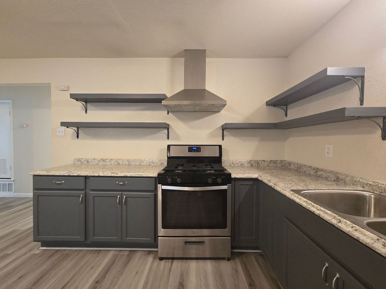 501 W Voelter Ave - Photo 5 of 28