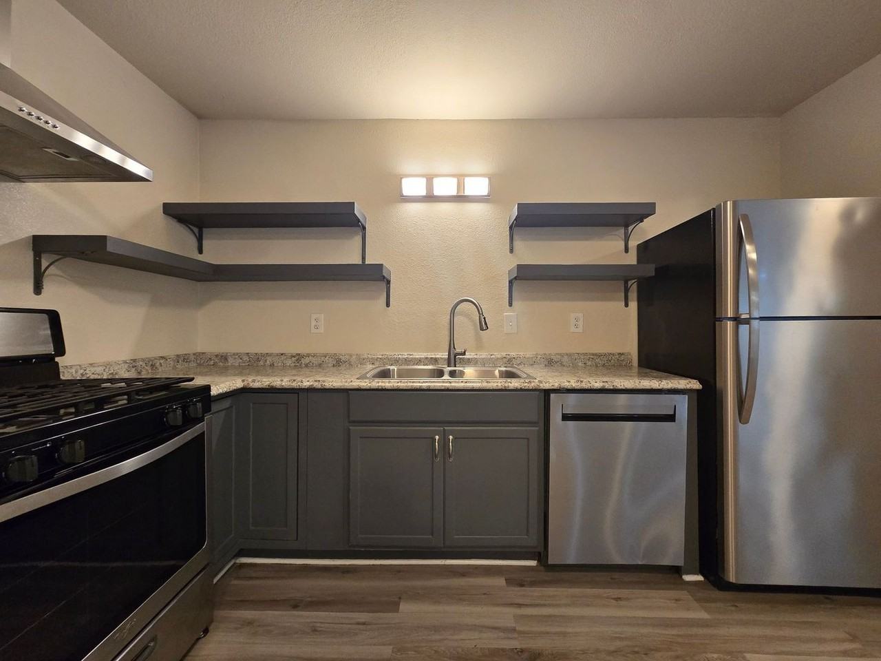 501 W Voelter Ave - Photo 6 of 28