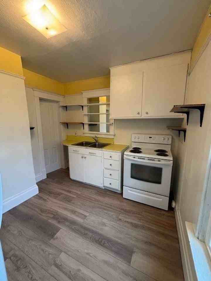 219 S 5th Ave #B - Photo 3 of 9