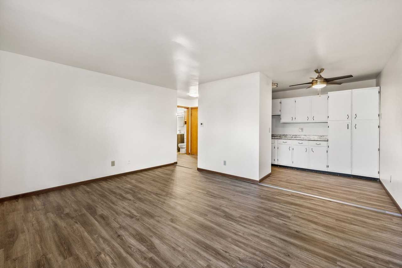 1121 W Carriage Dr #10 - Photo 2 of 19